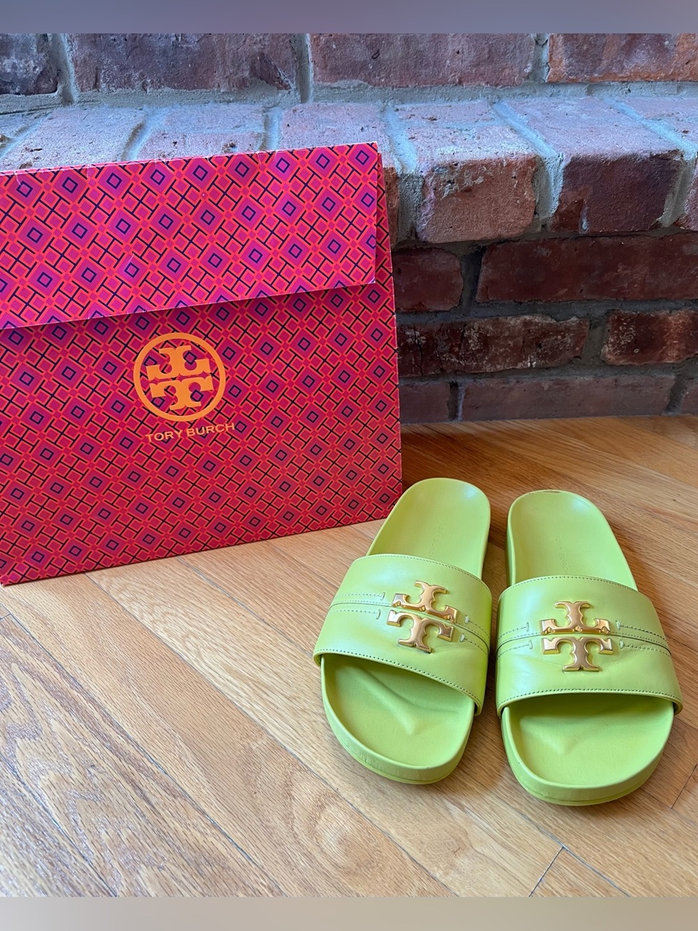 Tory Burch Yuzu Yellow Green Chartreuse Everly Anatomic Cloud Slide Sandals